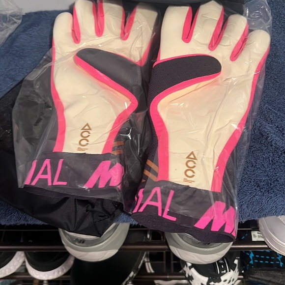 NIKE GK MERCURIAL TOUCH ELITE!! - Picture 3 of 4